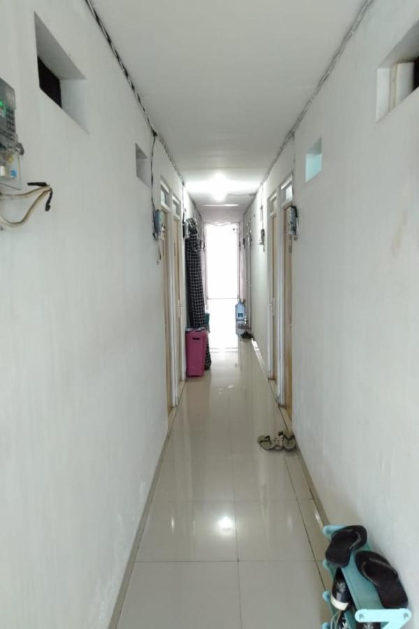 Spot On 90538 Wisma Dewi Syariah Джакарта Екстериор снимка