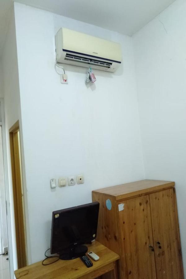 Spot On 90538 Wisma Dewi Syariah Джакарта Екстериор снимка